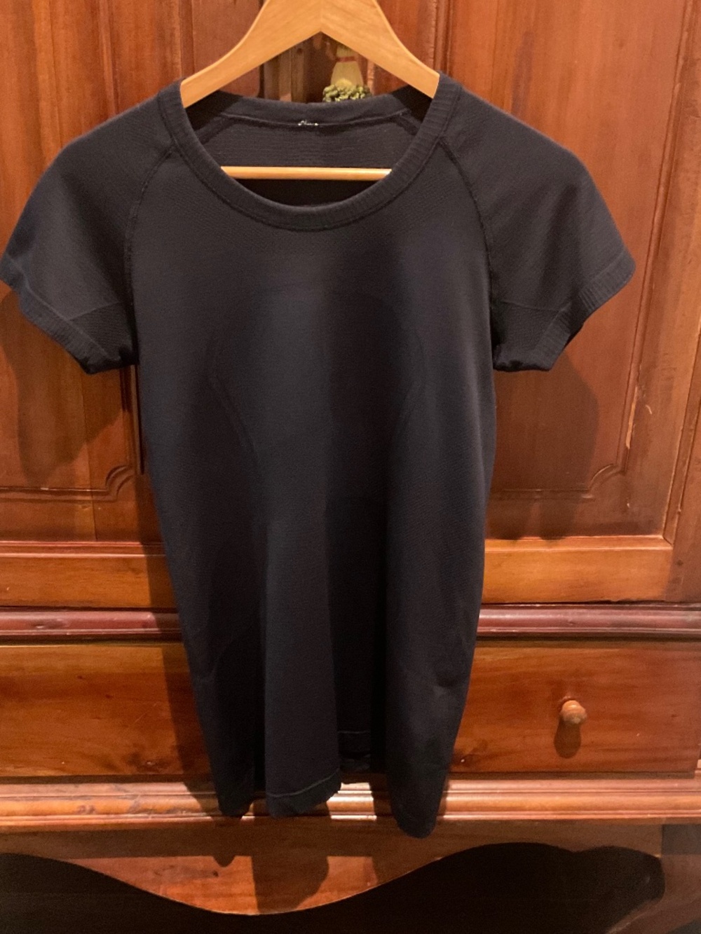 Lululemon Swiftly Tech Short   Sleeve 2.0, Color True Navy , Size 8